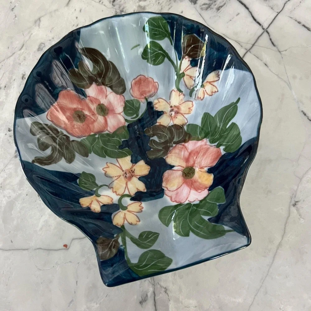 Shell shaped floral trinket dish